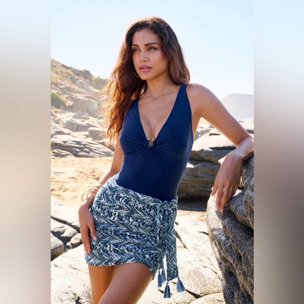 Crochet Mini Cover Up Skirt. New without tag size s